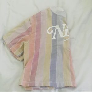 - Nike Crop Top-